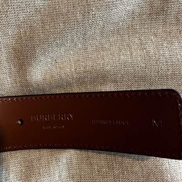Leather reversible Burberry belt - Picture 4 of 5